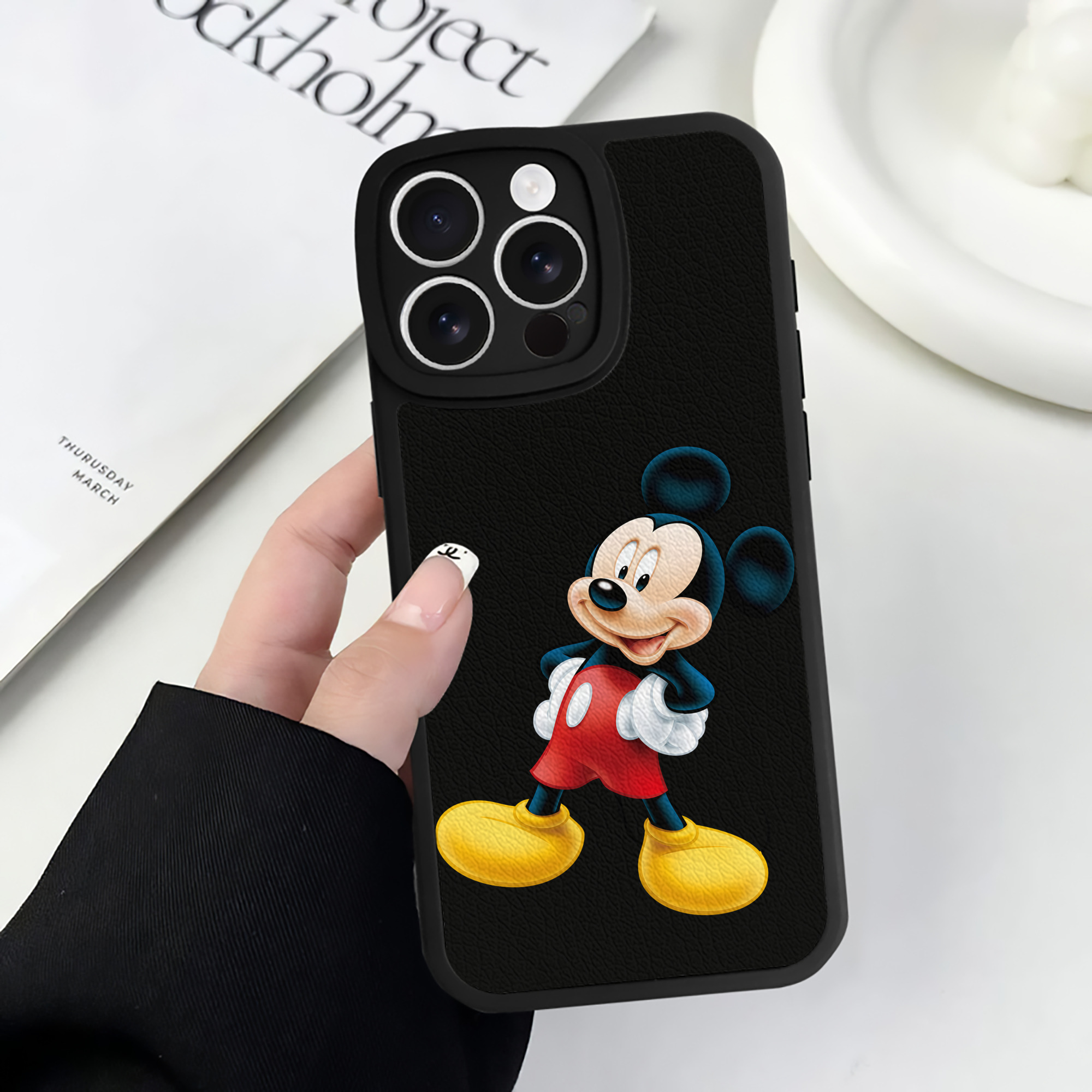 （画像用） ミッキーマウス Mickey Mouse 【iPhone 16シリーズ対応】シリコンスマホケース（レザー調） 材質：シリコン